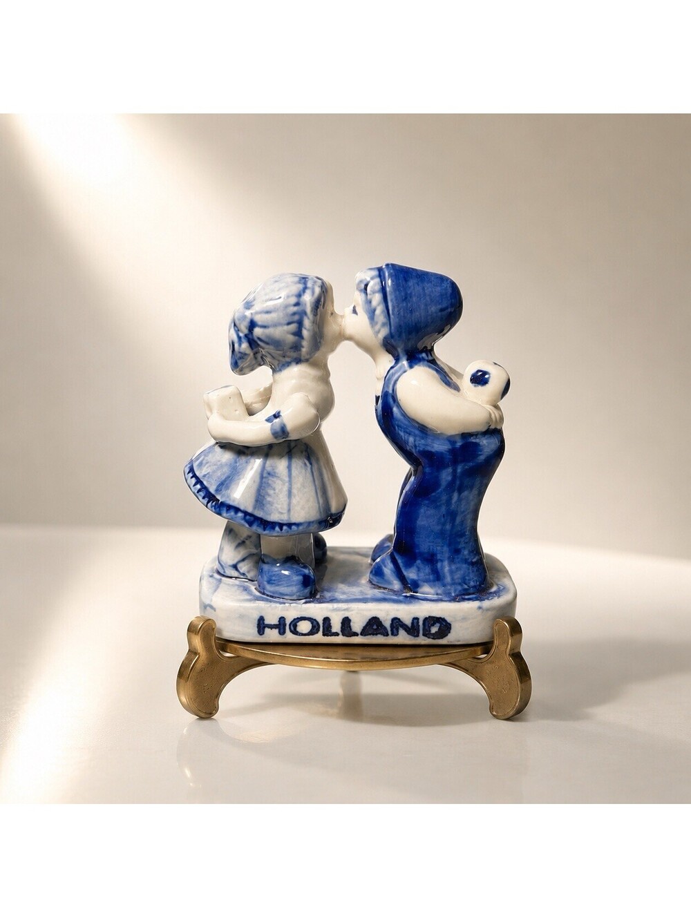 Deltino Holland 1970s Kissing Couple Figurine Delft Blue White Porcelain 3x3.75"